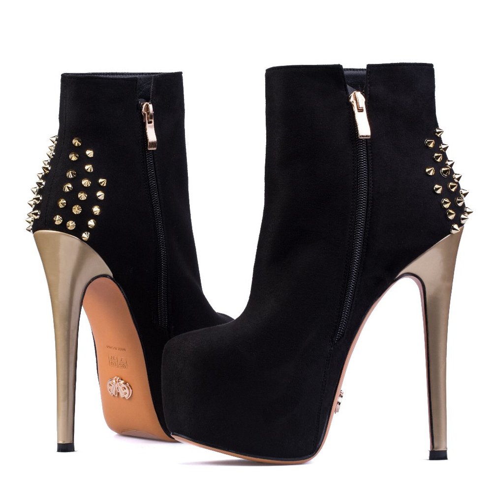 Petit Cadeau Jodi - Rounded Toe ankle boots with 6" heels and 2" platform Size 5